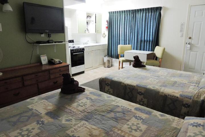 100 Mile Motel & RV Park