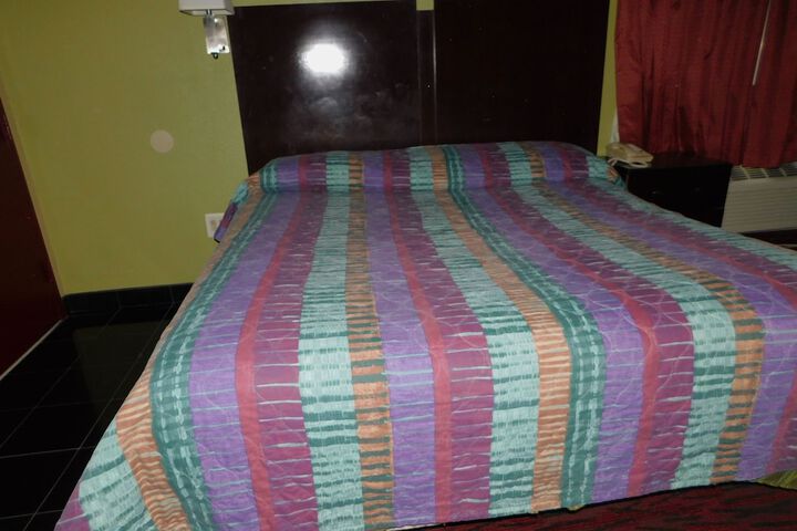 Room 15 of 33