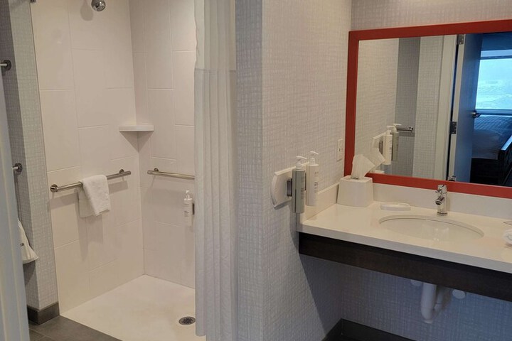 Hampton Inn & Suites Erie Bayfront