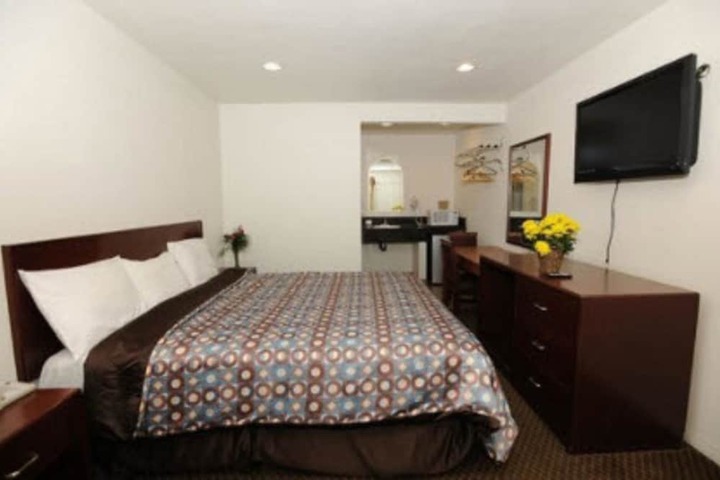 Room 9 of 34