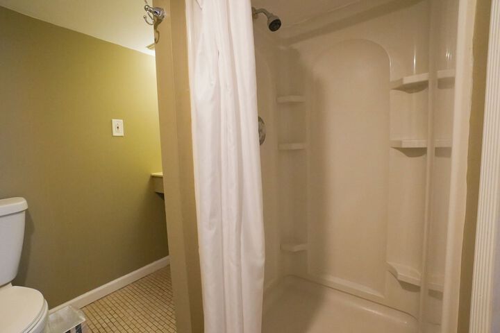 Room 4 of 25