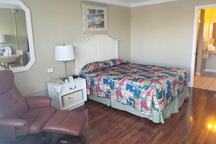 Room 28 of 40