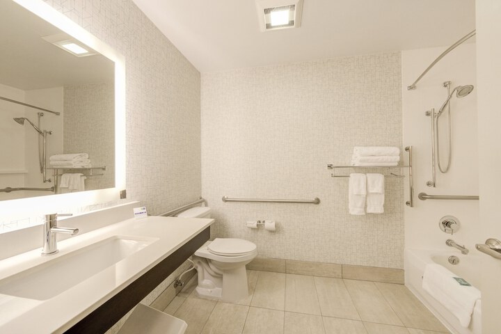 Holiday Inn Express Newberg - Wine Country by IHG