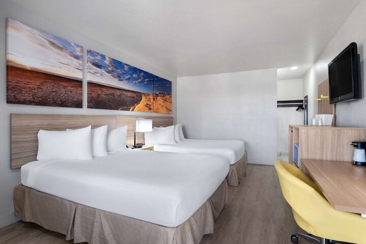 Days Inn by Wyndham Las Vegas Airport Near the Strip