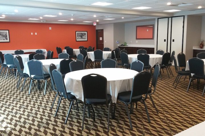 Ballroom/Hall 45 of 48