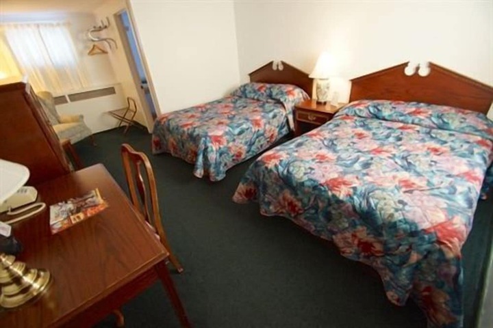 Travelers Inn