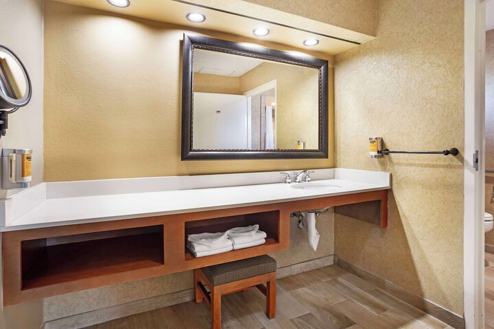 Best Western Plus Black Oak
