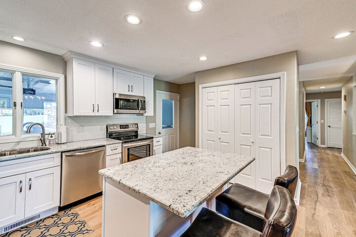 Charming Pinehurst Getaway w / Golf Course View!