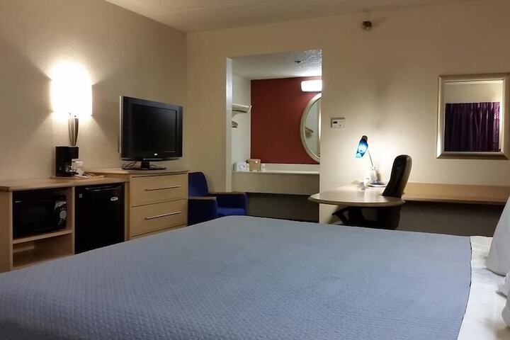 Room 18 of 33