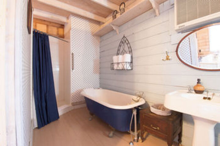 Munzesheimer Manor Bed & Breakfast