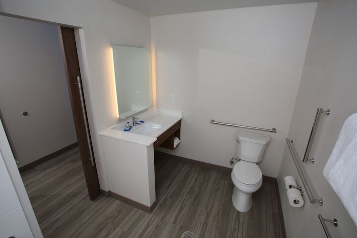 Room 11 of 36