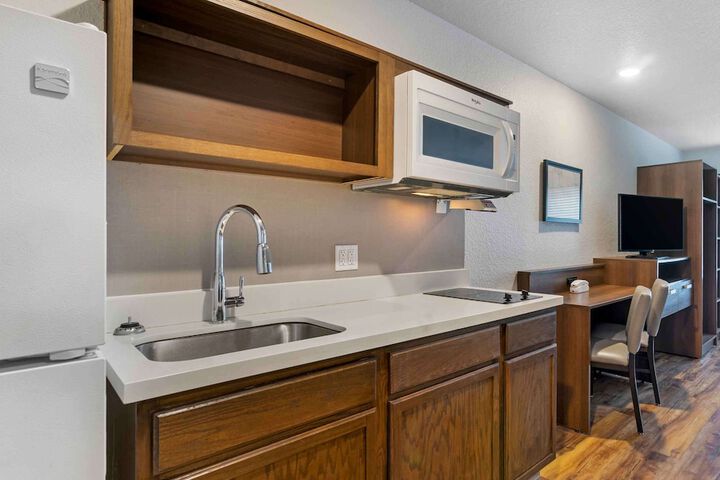 Extended Stay America Select Suites - Tampa - Northeast