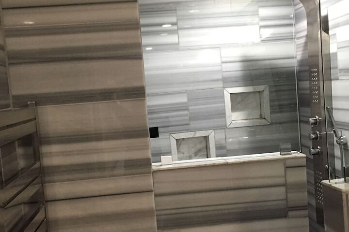 Room 32 of 65