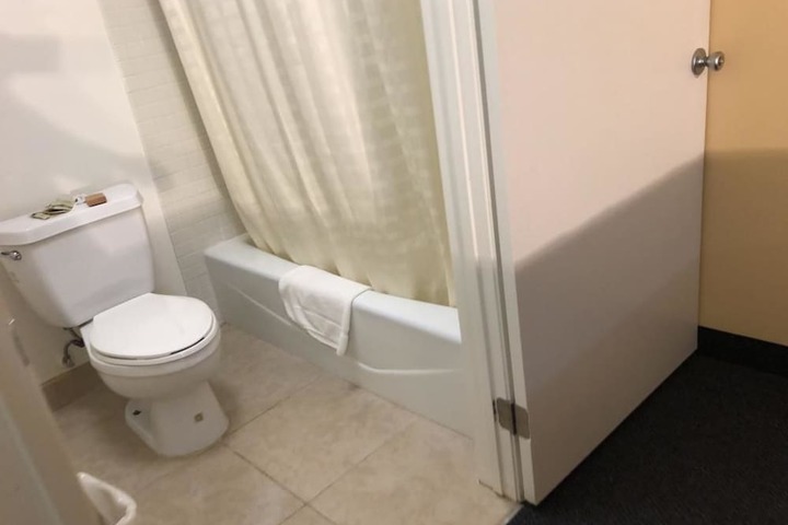 Room 9 of 34