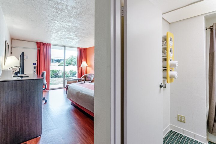 Room 16 of 35
