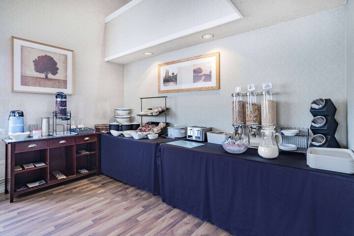 Breakfast/Coffee Service 26 of 27