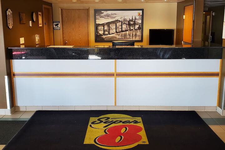 Super 8 by Wyndham Edmonton International Airport