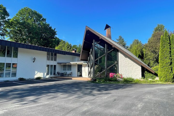Toll Road Inn