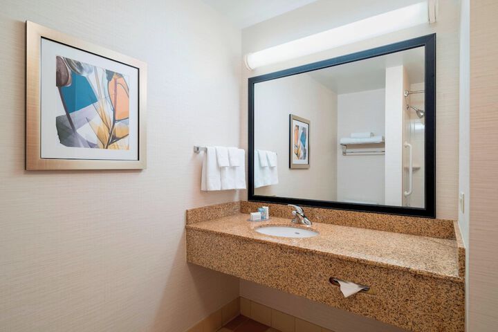 Fairfield Inn & Suites by Marriott State College