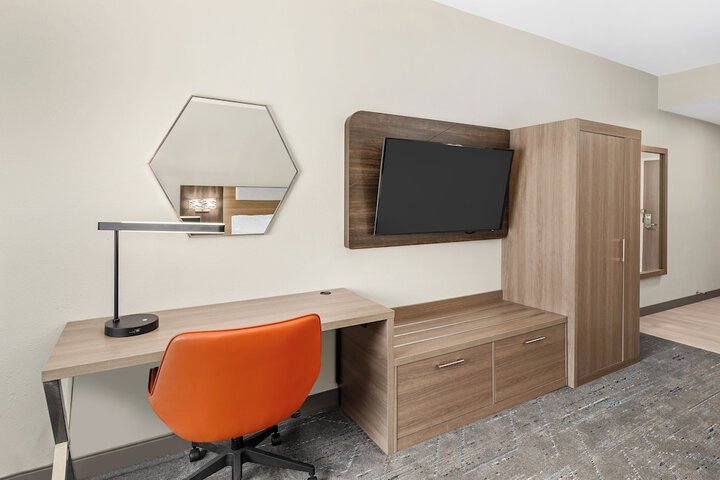 Room 43 of 66