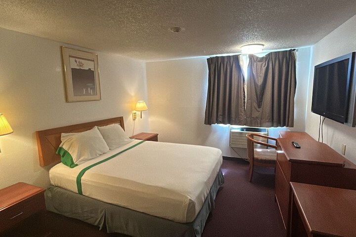 Tacoma Port Inn Fife I-5