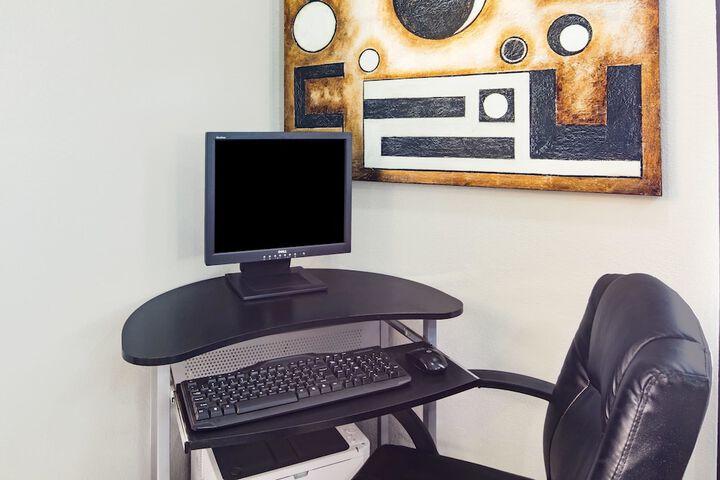 Business Center 22 of 25