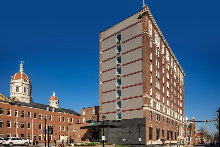 The Yorktowne Hotel Tapestry Collection by Hilton