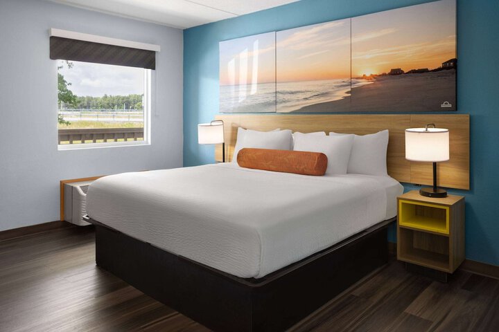 Days Inn by Wyndham Queensbury / Lake George