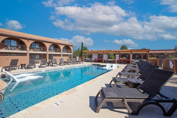Pool 10 of 72