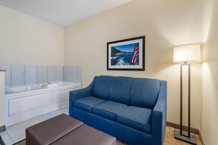 Comfort Suites Lake Geneva East