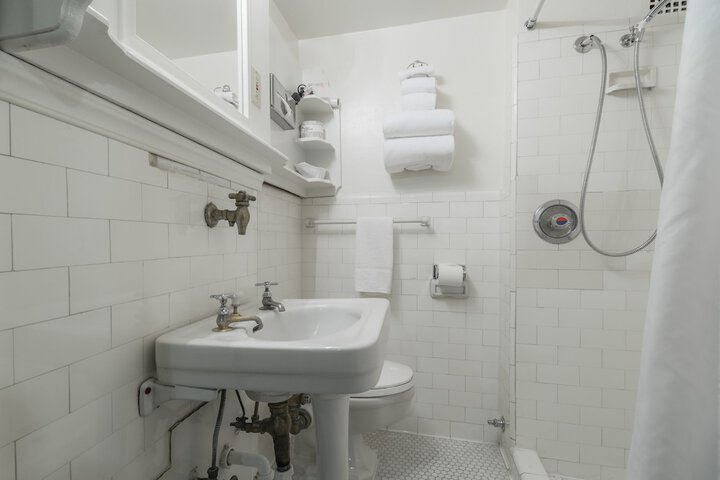 Room 9 of 40