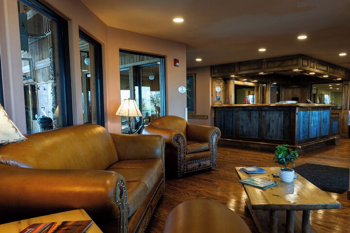 Lounge 100 of 112