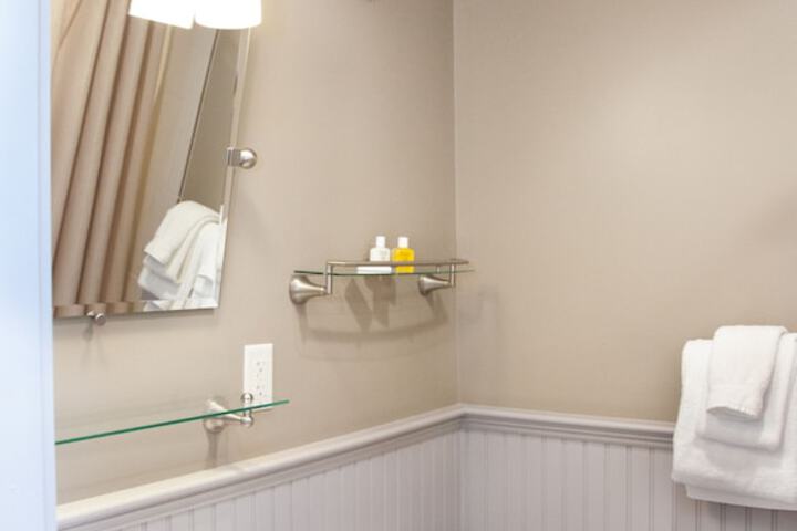 Room 7 of 28