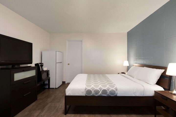Room 9 of 29