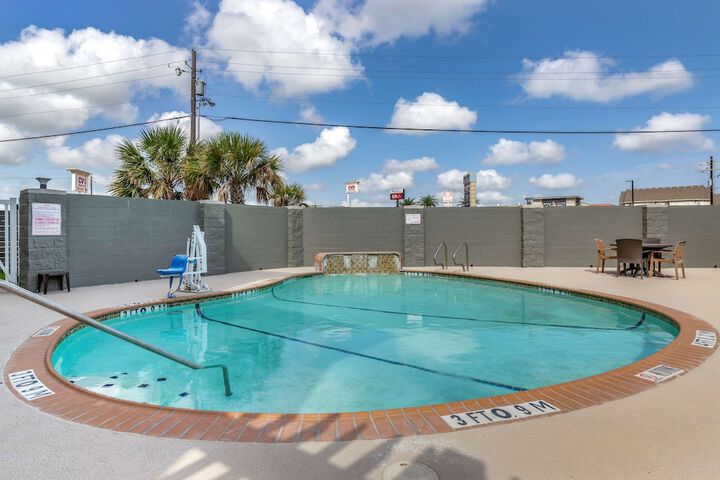 Comfort Suites Near Texas a & M University - Corpus Christi