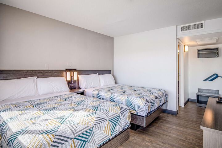 Room 21 of 32