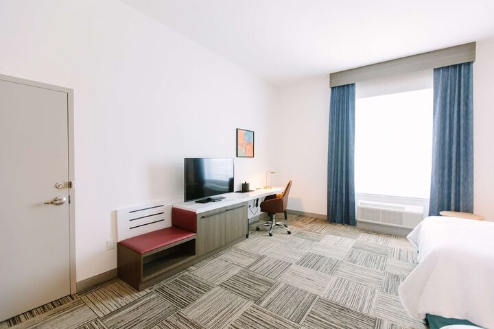 Room 32 of 47