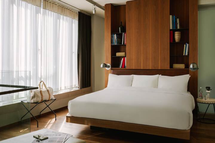 Room 53 of 67