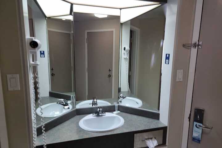 Travelodge by Wyndham Trois-Rivieres
