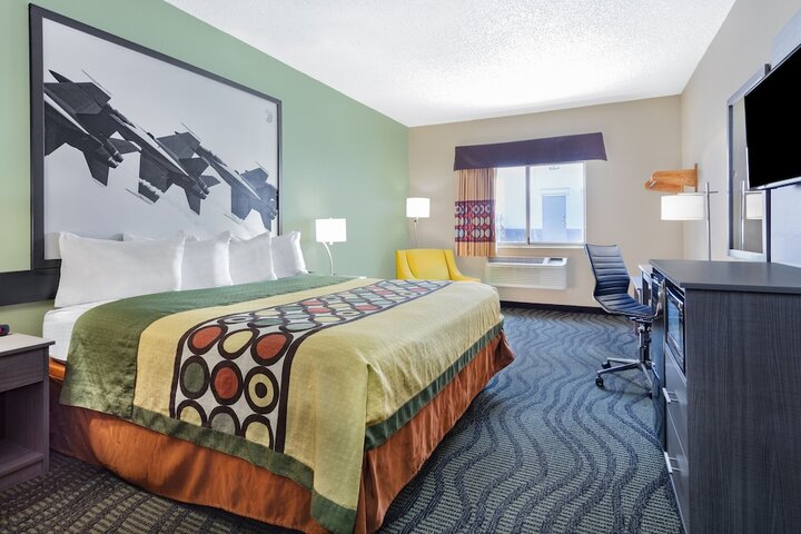 Room 15 of 33