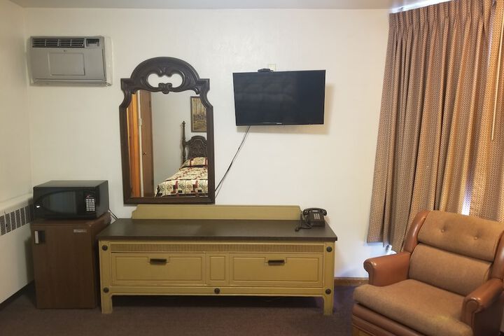 Room 8 of 19