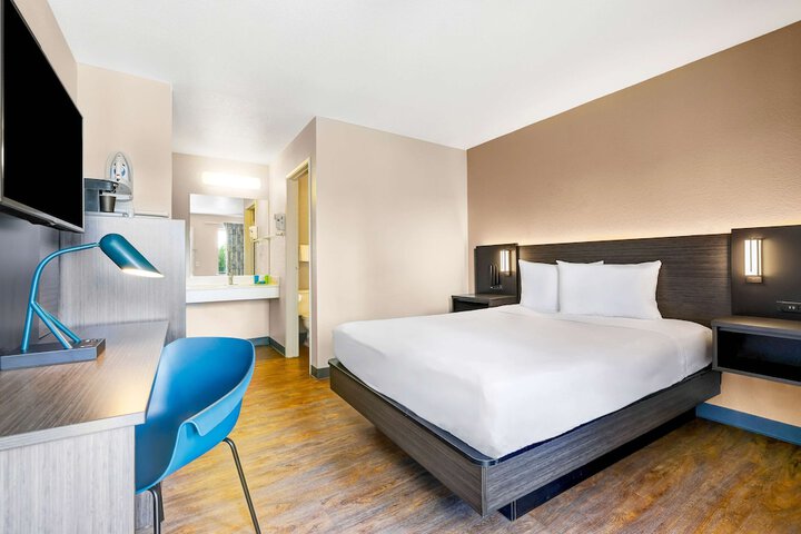 Motel 6 Kirkland WA - North Kirkland