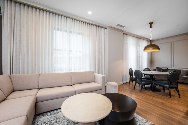 Hotel Fort Des Moines Curio Collection by Hilton