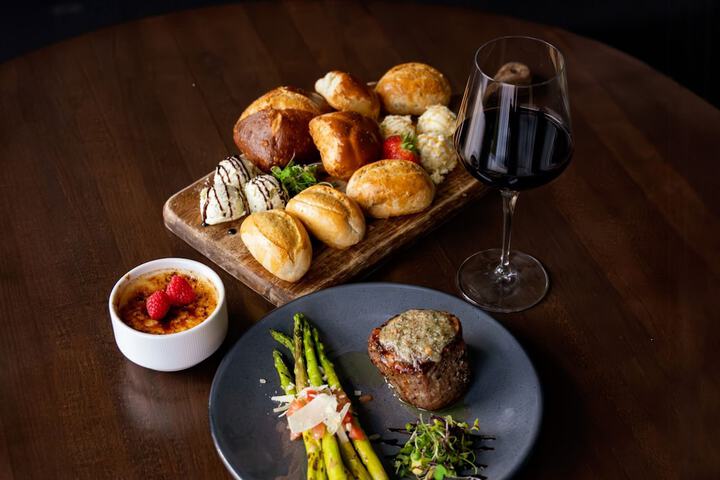 Dining 77 of 106