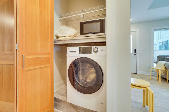 1 Mi to Carleton College: Wfh-friendly Apartment