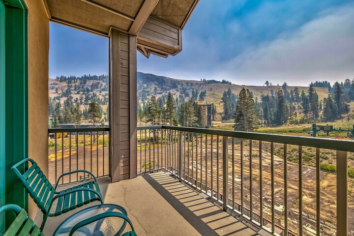 Luxury 2br + Loft Lodge at Kirkwood Unbeatable Location 2 Bedroom Condo by RedAwning
