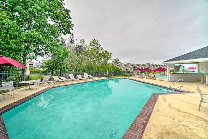 Beautiful Waterfront Condo on Lake Conroe w / Dock