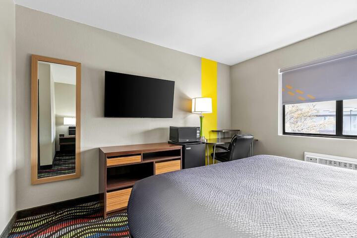 Super 8 by Wyndham Farmington