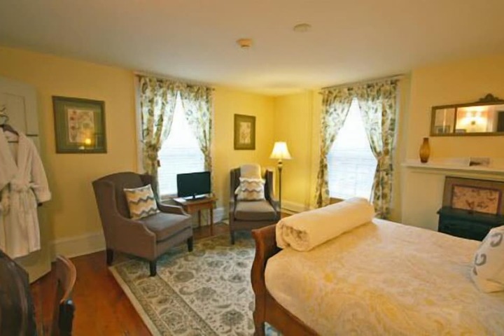 Room 10 of 21