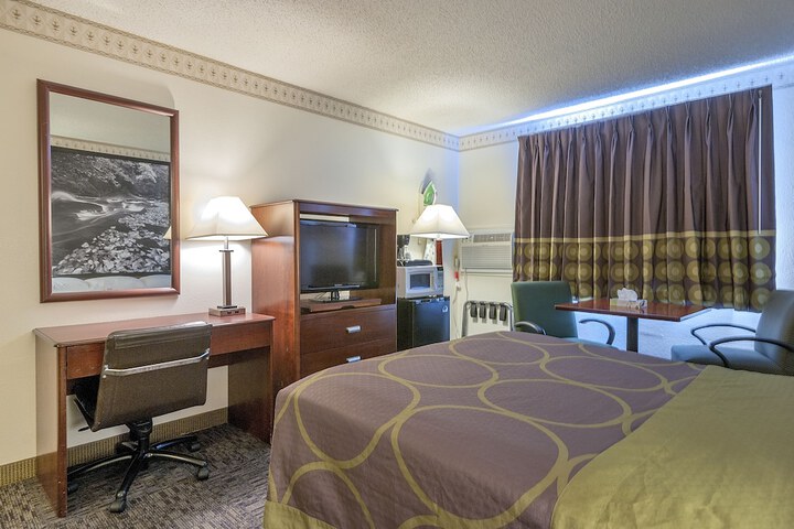 Room 18 of 25